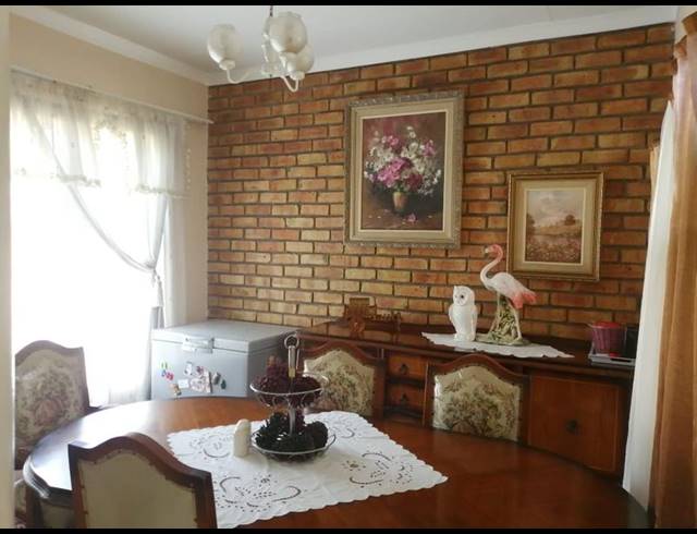 6 BEDROOM TOWNHOUSE FOR SALE IN SELCOURT